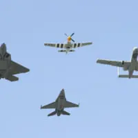 ヘリテージフライトの祝賀飛行（Image：USAF）