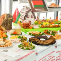 ベラルーシ料理のテーブル（Image：ロシア国防省）