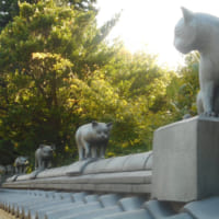 新潟県阿賀野市にある「やすだ瓦ロード」の「猫瓦」