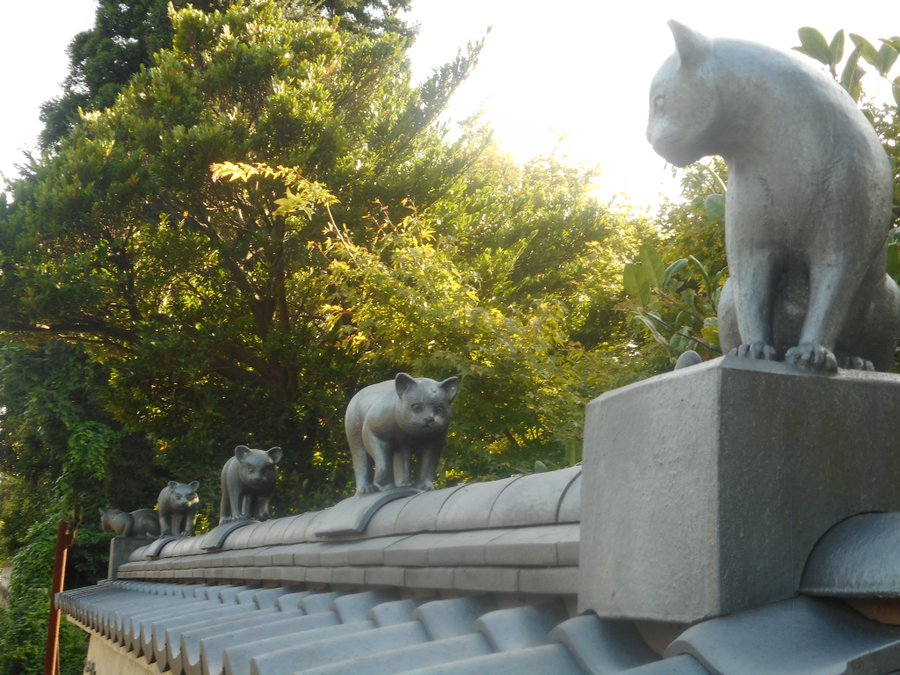 その猫は瓦だニャ　新潟県阿賀野市の名産品「安田瓦」で作った「瓦猫」が本物そっくり