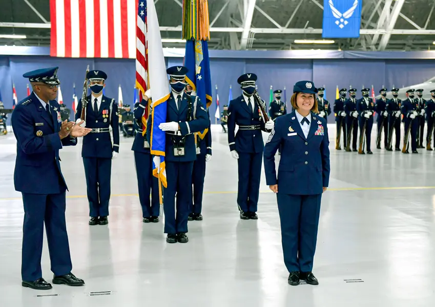 アメリカ空軍最先任上級曹長に初の女性が就任 アジア系アメリカ人