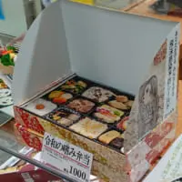 飛沫感染予防シールド付き弁当箱／撮影：向山純平