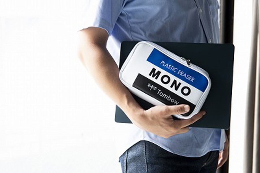 消しゴム「MONO」デザインのガジェットポーチ誕生　宝島社より「MONO文具BOOK」として発売