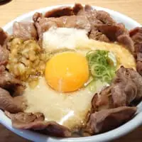 「炙り牛タンとろろめし大」（890円／税込）