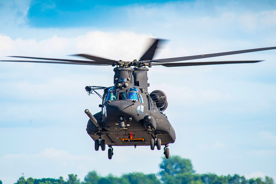 アメリカ特殊作戦軍　新輸送ヘリコプターMH-47GブロックIIを受領