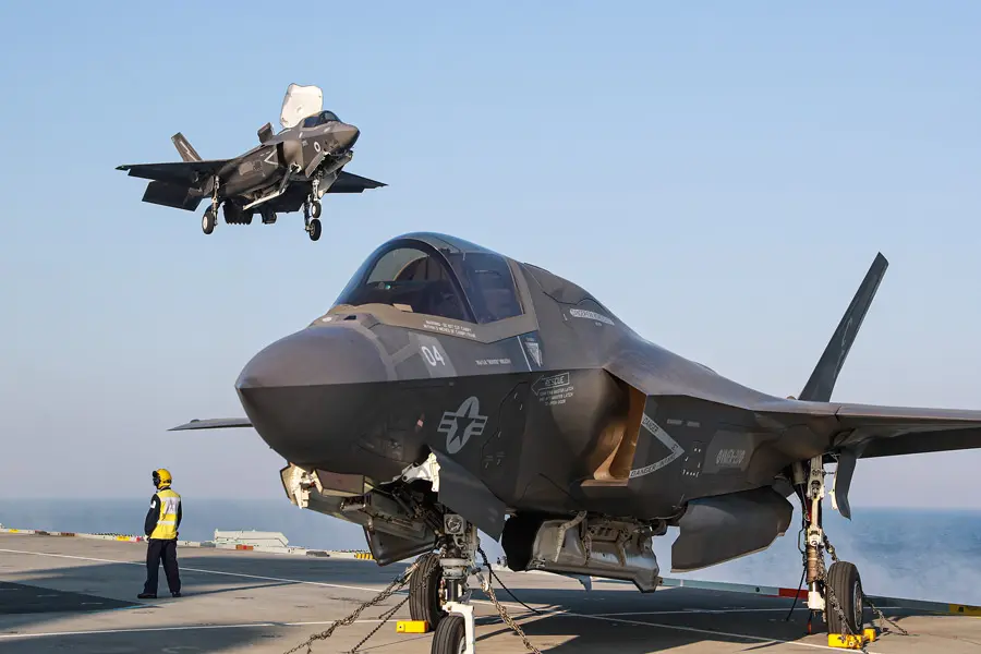 アメリカ海兵隊F-35B イギリスF-35Bと空母クイーン・エリザベスで訓練へ