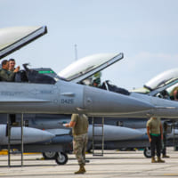 列線のアメリカ空軍F-16（Image：USAF）