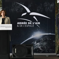 フランス航空宇宙軍のロゴを発表するパルリ軍事大臣（Image：フランス航空宇宙軍）