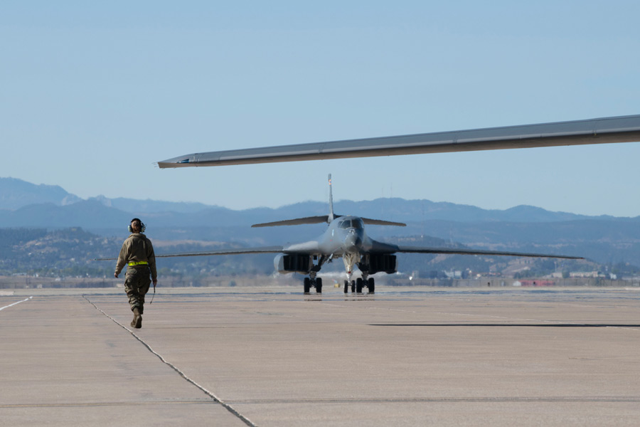 アメリカ空軍爆撃機と航空自衛隊戦闘機が共同訓練　依然月2回ペースを維持