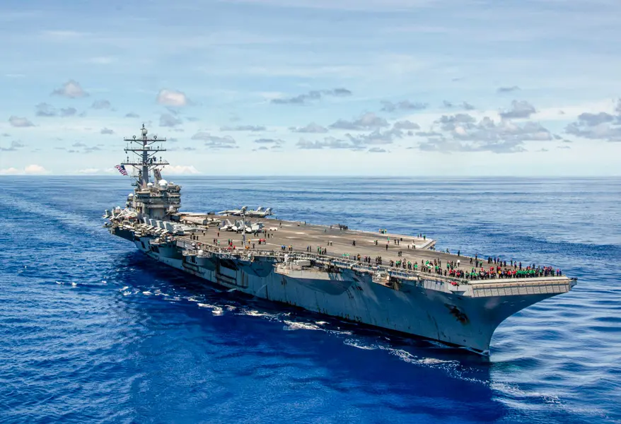 アメリカの空母ロナルド・レーガン 洋上で艦長交替式 | おたくま経済新聞