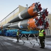 ソユーズ2.1bロケットのロールアウト（Image：ロシア国防省）