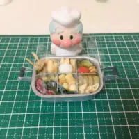 某ファストフード店のケチャップ容器を使っておでん鍋を制作したミニチュアが話題に。