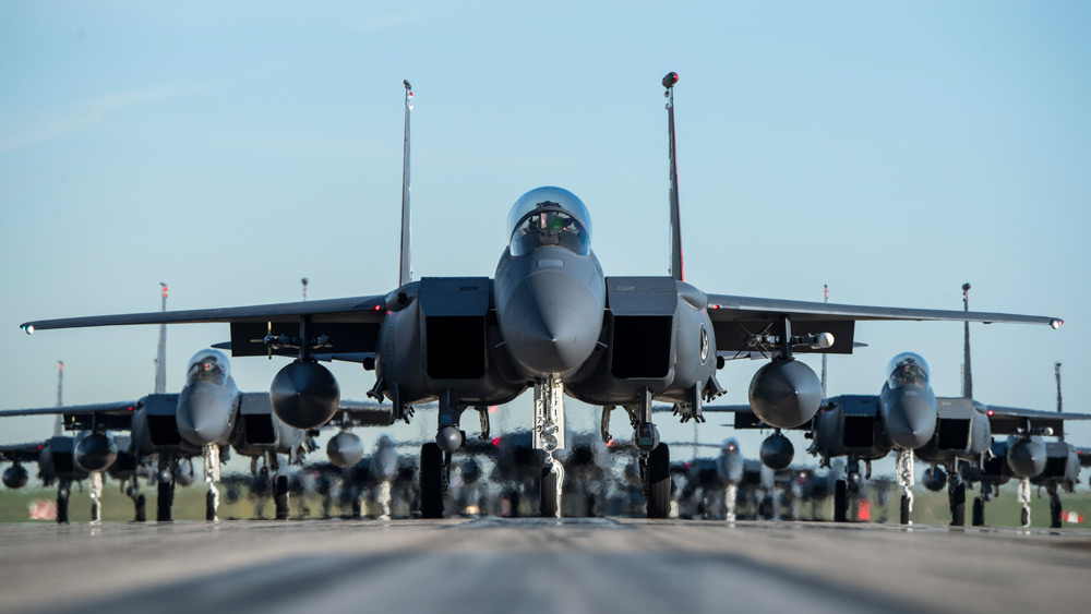 アメリカ空軍F-15E　新型精密誘導爆弾「ストームブレイカー」運用を承認
