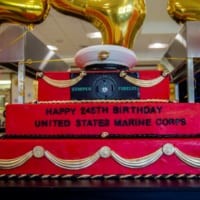 アンダーソンホールの海兵隊バースデーケーキ（Image：USMC）