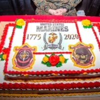 キャンプ・レジューン司令部の海兵隊バースデーケーキ（Image：USMC）