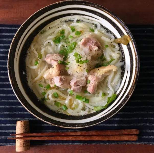 体があったまる～！冷凍うどんで作る手軽な「鶏塩おろしうどん」