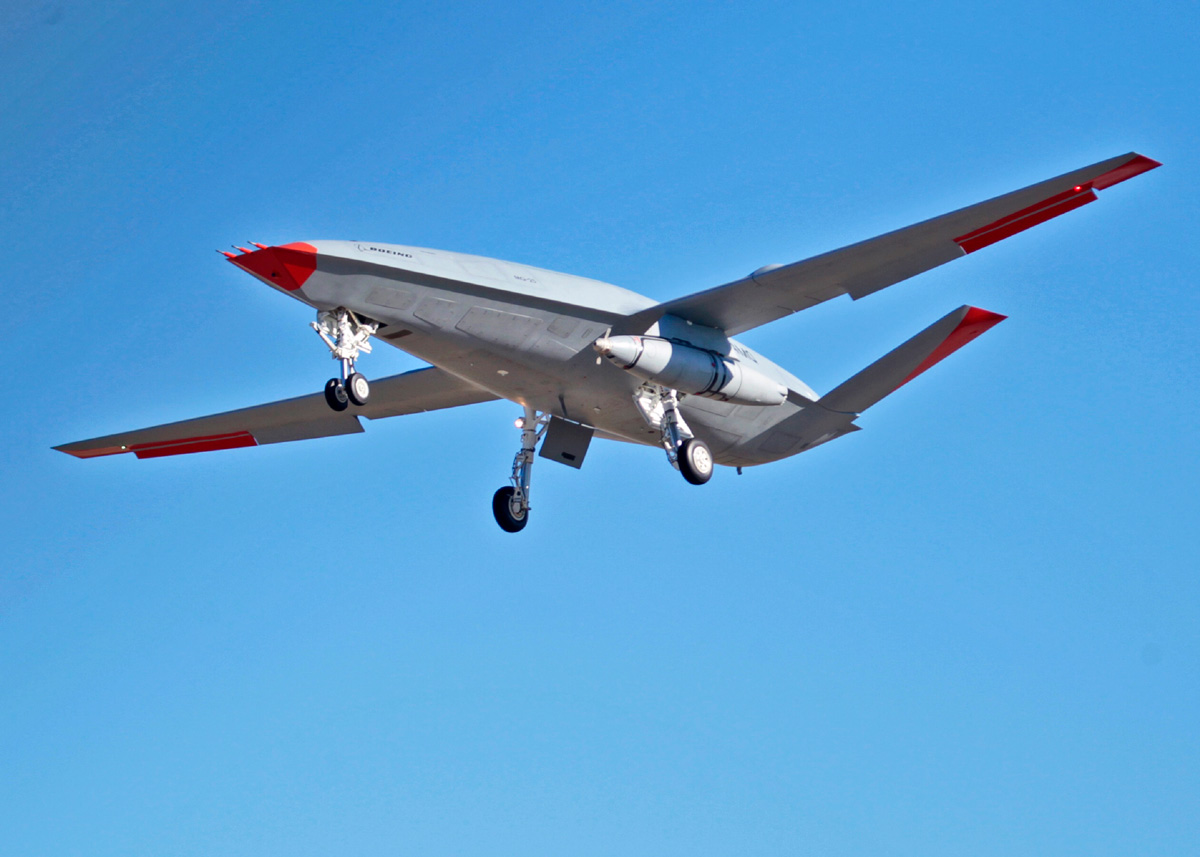 無人空中給油機MQ-25　初めて空中給油ポッド付きでの試験飛行を実施