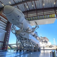 ドラゴン補給船（CRS-21）のロールアウト（Image：SpaceX）