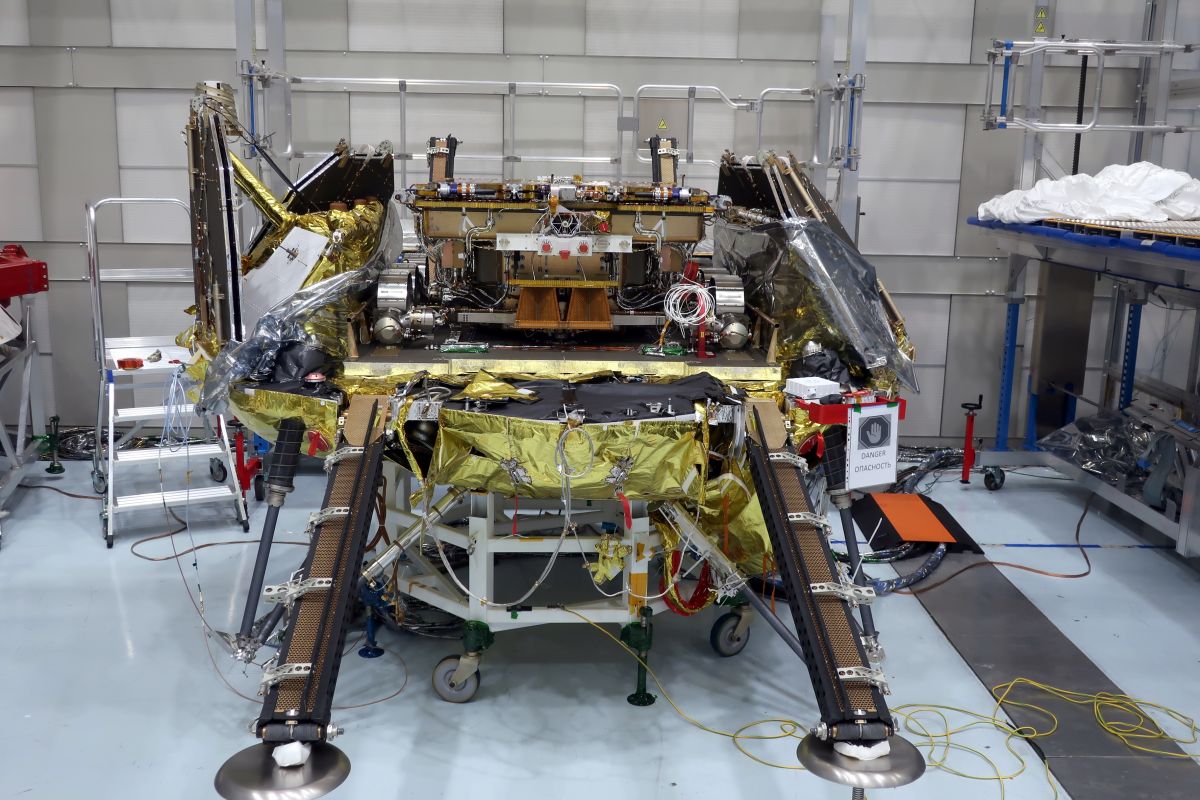 ヨーロッパの火星探査機ExoMars　ローバーと着陸ステージの結合試験はじまる