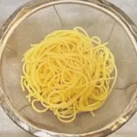 パスタは固めに茹で上げる（麦ライスさん提供）