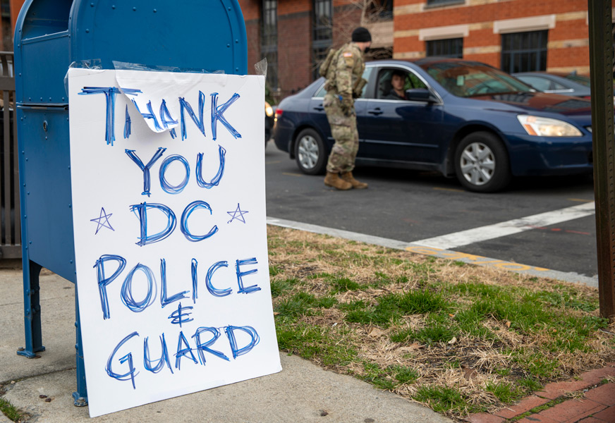 警察と州兵に感謝を伝える貼り紙（Image：U.S.National Guard）