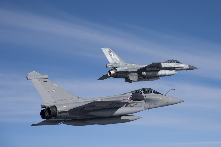 共同訓練でのギリシャ空軍F-16とフランス空軍ラファール（Image：ギリシャ空軍）