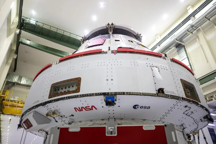 オリオン宇宙船に記されたNASAとESAのロゴ（Image：NASA）