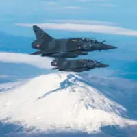 エトナ山上空を飛ぶミラージュ2000D（Image：Crown Copyright 2021）