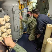 「シードラゴン2021」で準備をするインド海軍P-8Aクルー（Image：U.S.Navy）