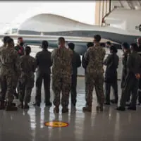 MQ-4Cのレクチャーを受けるインド海軍とオーストラリア空軍のメンバー（Image：U.S.Navy）