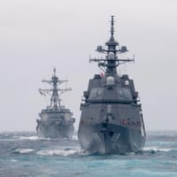 アメリカ海軍と共同訓練する護衛艦あさひ（Image：U.S.Navy）