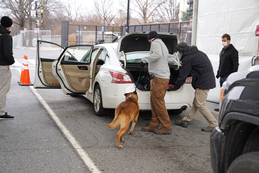 アメリカ国境警備隊による車両検問（Image：U.S.CBP）