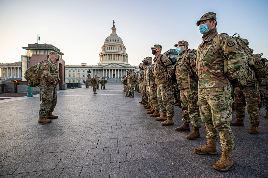 連邦議会前で整列する州兵（Image：U.S.National Guard）