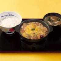 「シュクメルリ鍋ライスセット」（ライス・みそ汁付／税込730円）