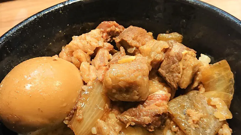 特製割り下でじっくりと丁寧に煮込んだトロ牛肉