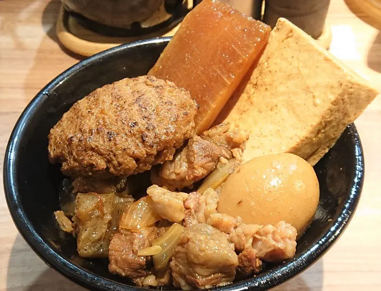 「デラハンバーグ肉めし」（税込840円）