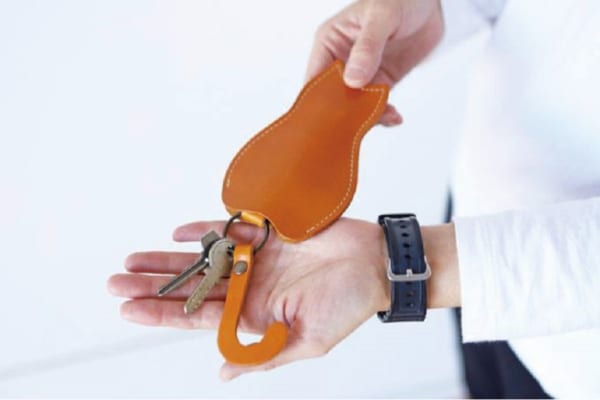 っぽを引っ張るとカギが出てくる仕組み