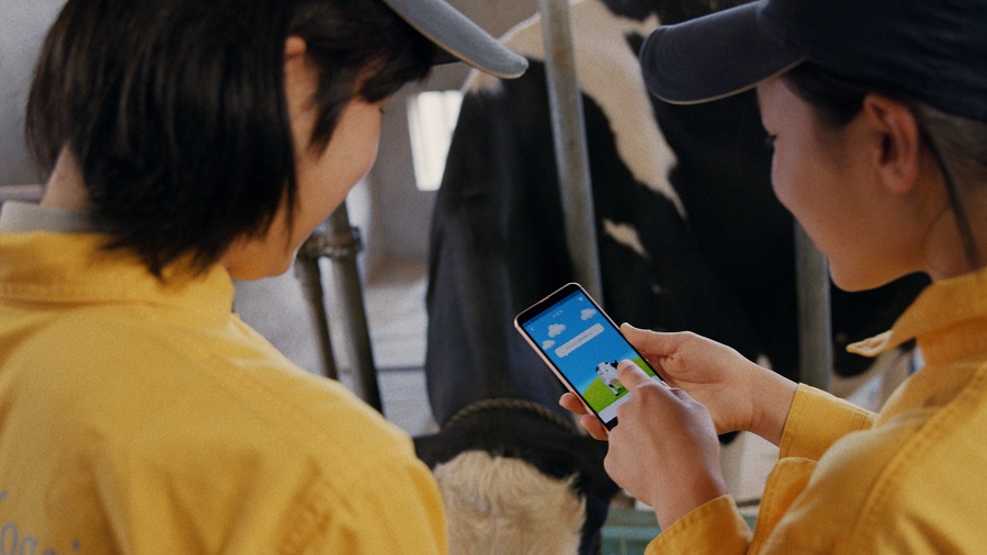 また今回の動画に登場した“牛のお尻ちゃん”とのコミュニケーションを実現した「モバイル牛温恵」のプロトタイプアプリを京都府立農芸高校が試験導入。