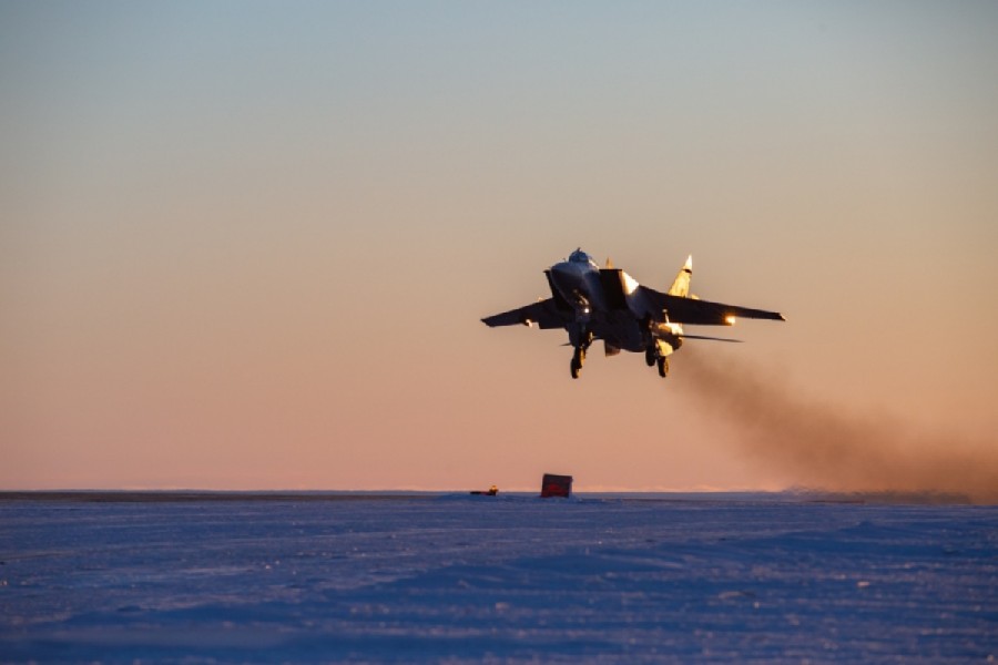 ロガチョヴォ飛行場に着陸するMiG-31BM（Image：ロシア国防省）