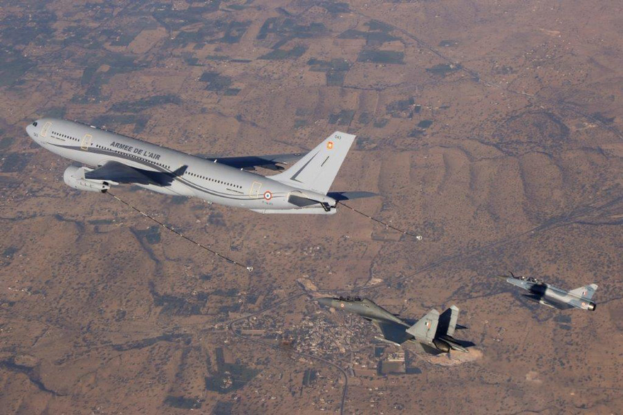 空中給油を受けるインド空軍戦闘機（Image：フランス航空宇宙軍）