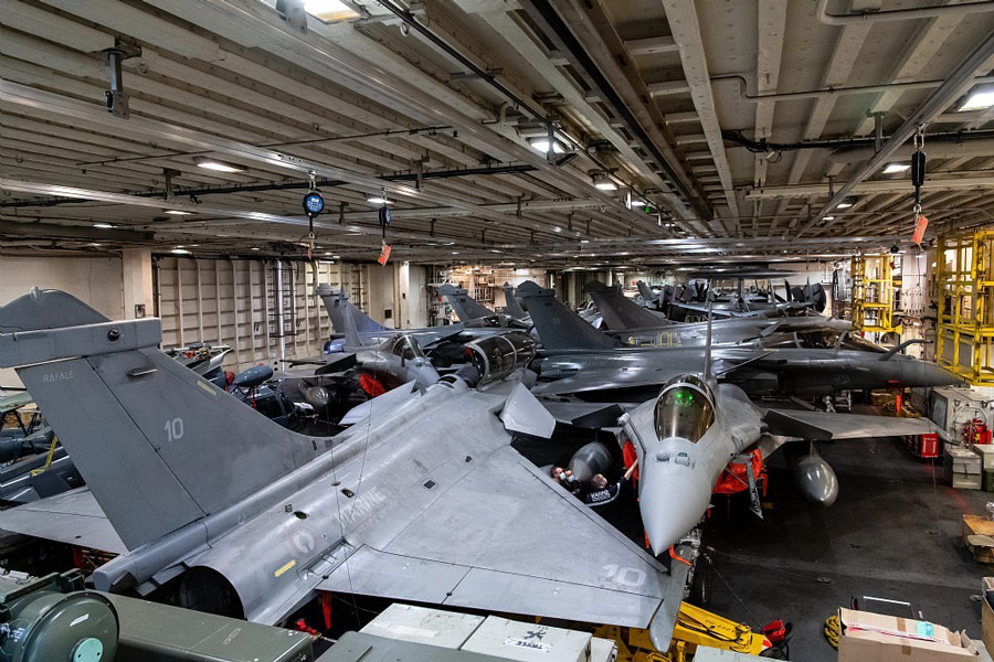 空母シャルル・ド・ゴールの格納庫（Image：フランス海軍）