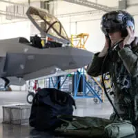 初飛行に向け準備するロッキード・マーティンのテストパイロット（Image：Lockheed Martin）