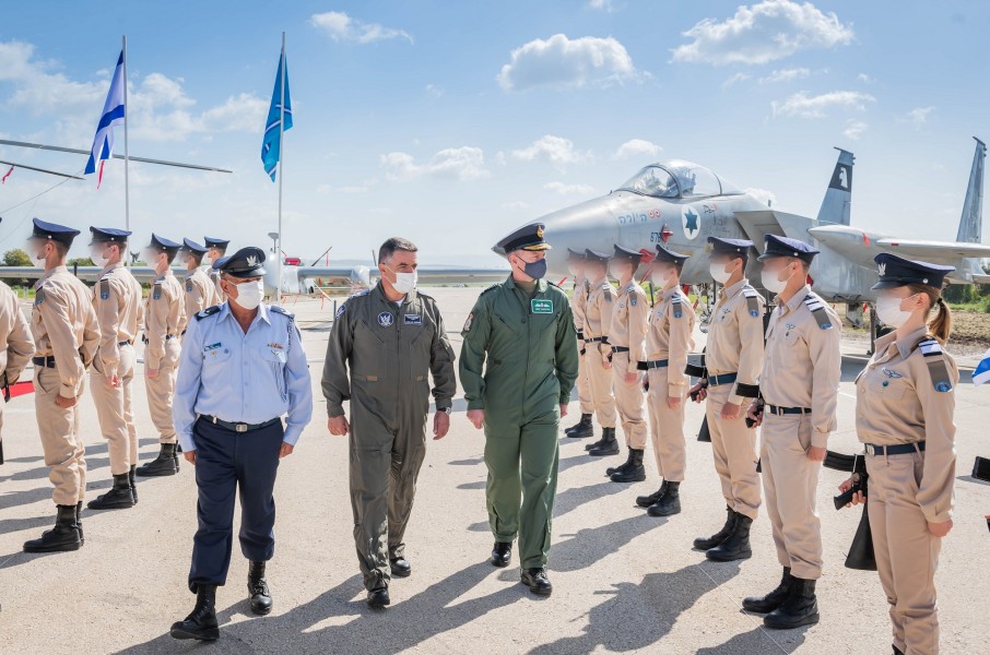 テルノフ空軍基地に到着したイギリス空軍のウィグストン参謀総長（Image：イスラエル航空宇宙軍）