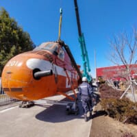 茨城県筑西市に移送された南極観測ヘリS-58（JA7201）
