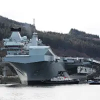 新設された北部弾薬桟橋に接岸する空母クイーン・エリザベス（Image：Crown Copyright）