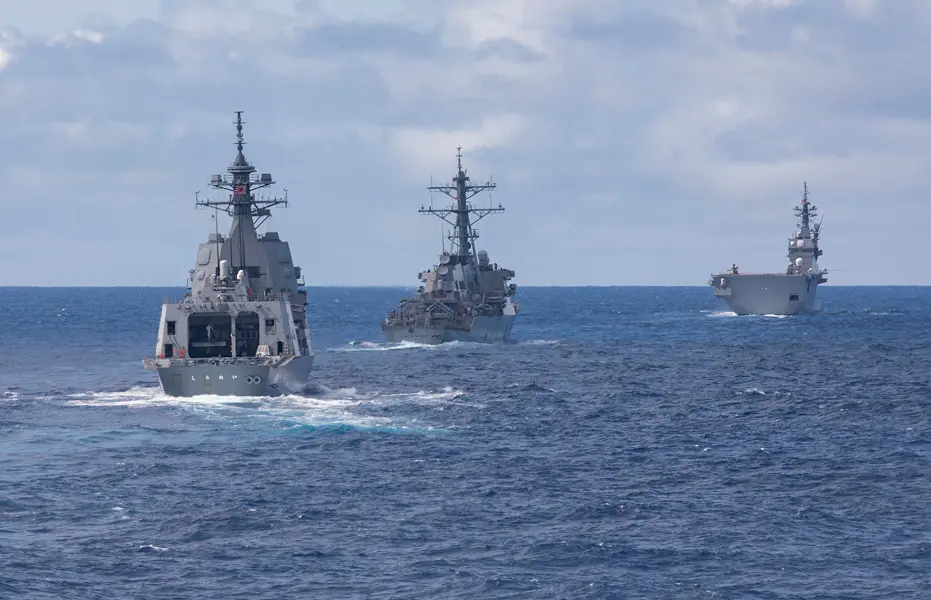 海上自衛隊護衛艦3隻がアメリカ駆逐艦と共同訓練「BAWT」を実施