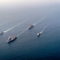 空母シャルル・ド・ゴールを先頭に編隊航行（Image：U.S.Navy）