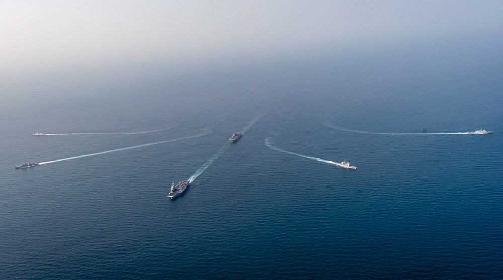 散開する艦隊（Image：U.S.Navy）