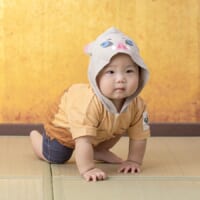 対象年齢は0～2歳、サイズは70・80・90cmの3種類。子どもたちが着て楽しい、大人たちが見て楽しい商品に仕上がっているそうです。