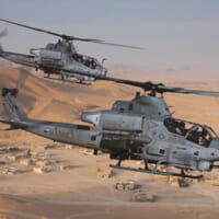 中東の砂漠地帯を飛ぶAH-1Z（Image：Bell）